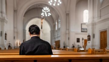 Świętowanie Bożego Ciała w Gnieźnie: Wspólna procesja czterech parafii przeszła przez centrum miasta