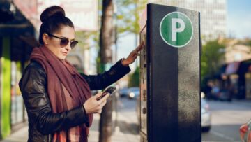 Parkomaty w strefie B docelowo umożliwią płatności kartą. Nowe urządzenia zainstalowane w śródmieściu.