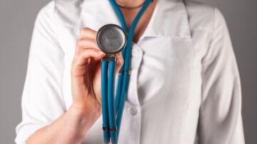 Bezpłatne aparaty słuchowe dla seniorów powyżej 90. roku życia w powiecie gnieźnieńskim