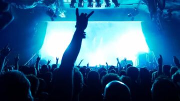 Królewski Dzień Seniora w Kiszkowie: Uśmiech, Muzyka i Moda w Roli Głównej