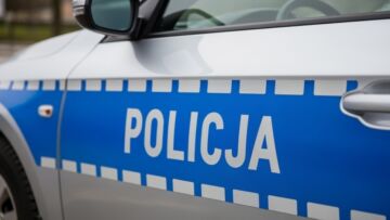 Policjanci ratują łyskę: ptak znalazł schronienie w ośrodku rehabilitacji