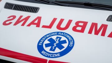 Policjanci ratują mężczyznę po samookaleczeniu w kryzysie emocjonalnym